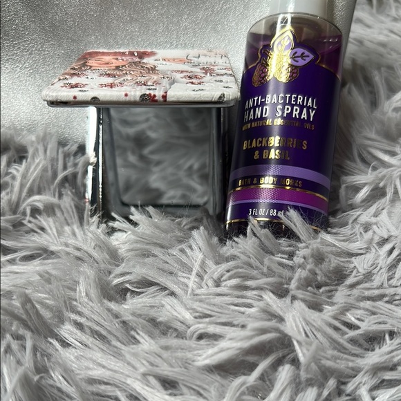 IPSY Silver Cosmetic Bag & BBW Blackberry Basil AntiBac Hand Spray & Fun Compact - Picture 7 of 9